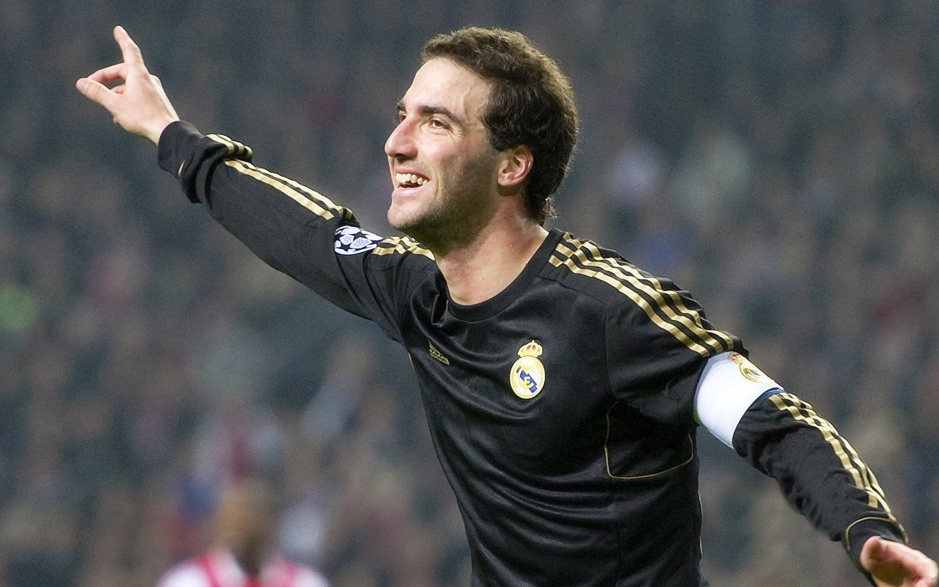 《CS_GO》赛事对硬件产业的促进:高端显卡与外设的需求,csgo比赛用的什么显示器