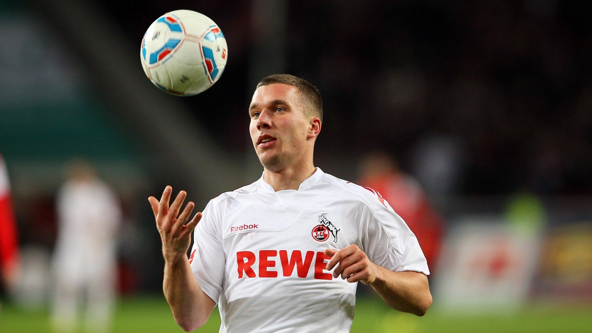 九游体育-各国球迷“云聚”欧冠现场，创造奇迹现场气氛火爆，欧洲各足球俱乐部球迷排名